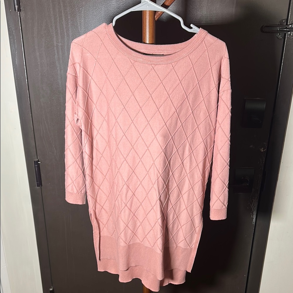 Cable & Gauge Pink Diamond Knit Crew Neck Sweater
